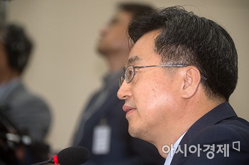 [포토]답변하는 김동연 후보자