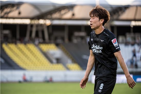 성남FC, 두목까치 김두현의 특별한 에스코트