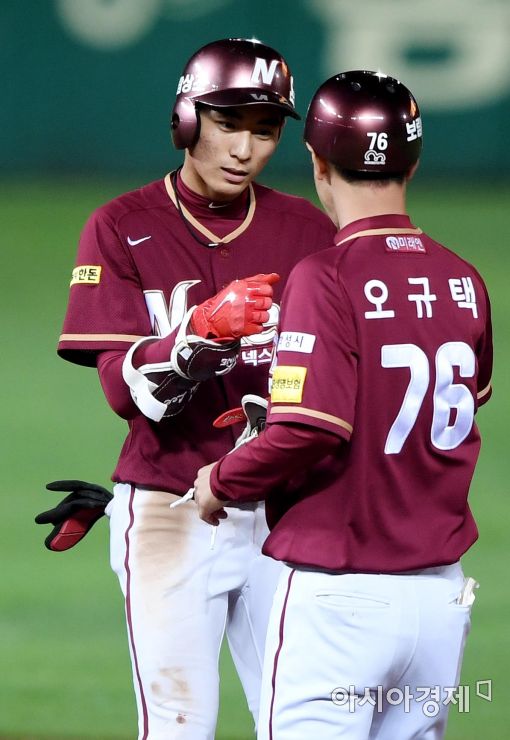 [포토]이정후, '쐐기 1타점 2루타'