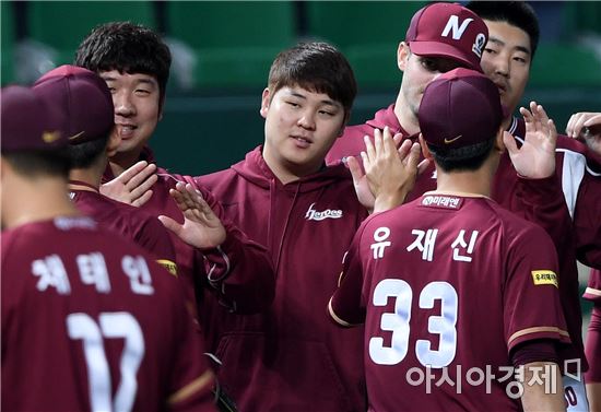 넥센, '소총 파워'로 '거포 군단' SK에 설욕…2연패 탈출