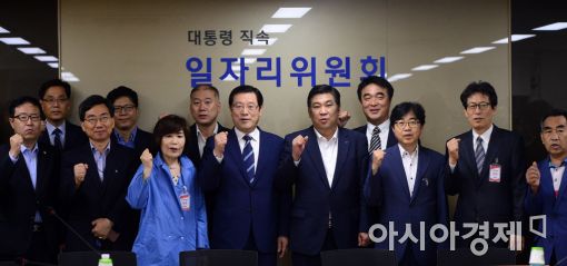 [포토]소상공인 단체장 만난 일자리위원회