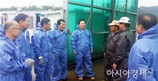 이흥묵 농협전남본부장, 축협가축시장내 거점소독시설 근무자 격려