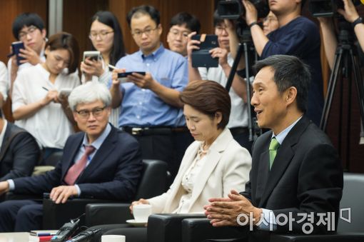 [포토]미소 짓는 김연명 위원장