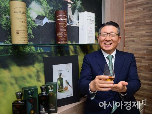 [아시아초대석]'윈저' 만든 신의 손, '그린자켓'으로 국내 1위·매출 1조 만든다