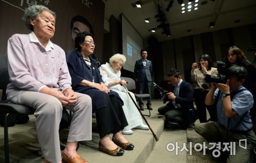 [포토]강 후보자 지지 위안부 피해 할머니 기자회견