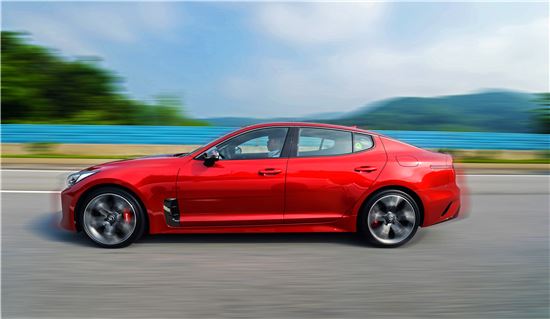 [아경시승기3.0]스팅어, 폭발적인 스피드에 감탄…"다시 가슴이 뛰기 시작했다"