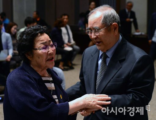 [포토]이용수 할머니와 이수성 전 총리