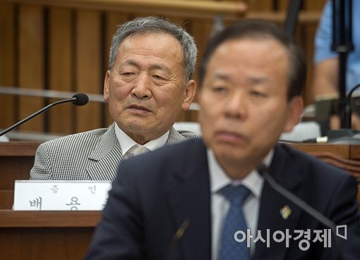 [포토]김이수 후보자 뒤에 앉은 배용주 씨