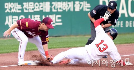 [포토]김민성, '도루는 어림없어!'