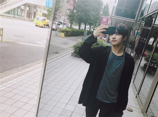 '군주' 김명수, 수수한 일상 모습…"여러분, 고마워요"