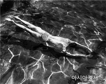 수영하는 사람 Swimmer Under Water , 1917