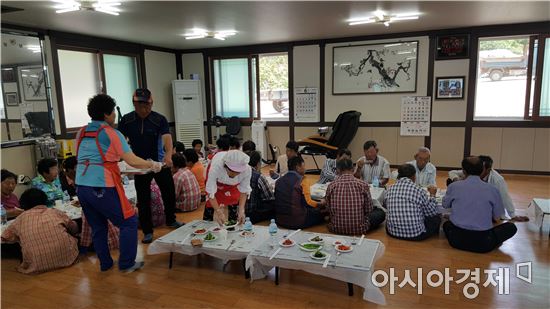 이낙연 총리 공약사업 농번기 마을공동급식 ‘1석3조’