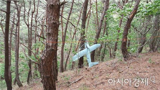강원도 전방 지역 야산에서 북한군 무인기로 추정되는 비행체가 발견됐다.