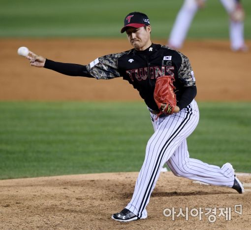 [포토]역투하는 LG 신정락