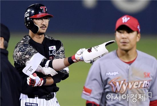 [포토]박용택, '달아나는 1타점 2루타'