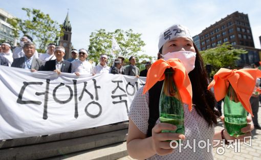 [포토]6월항쟁의 중심지, 명동성당 앞에서