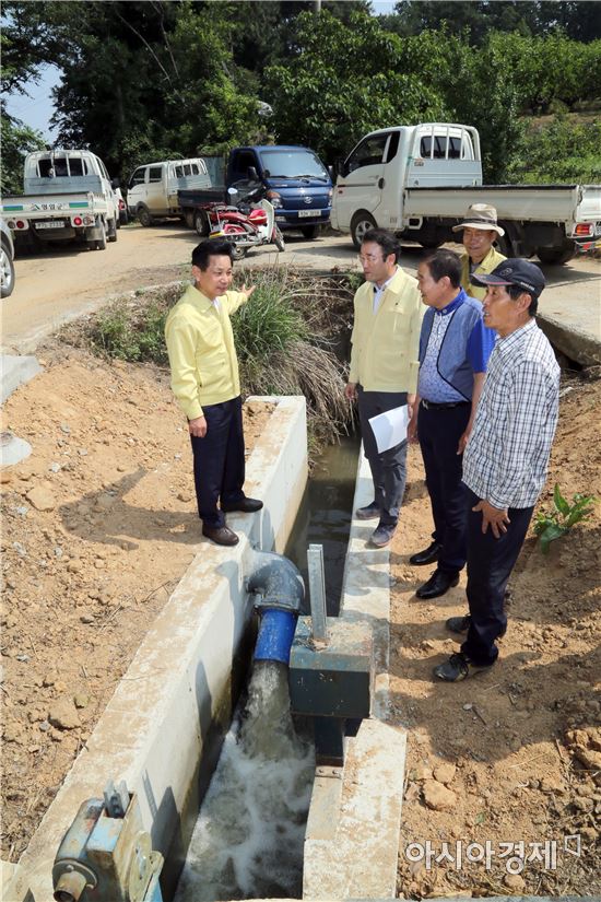 전동평 영암군수. 가뭄 피해 대책 현장 점검