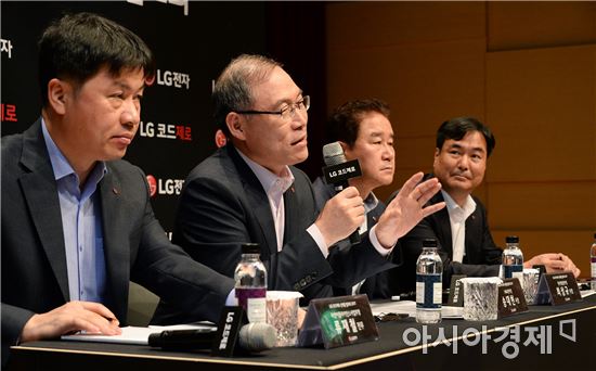 송대현 사장 "LG 무선청소기, 다이슨과 비교 말아달라"