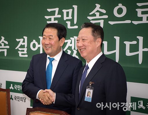 [포토]국민의당 찾아간 박용만 대한상의 회장