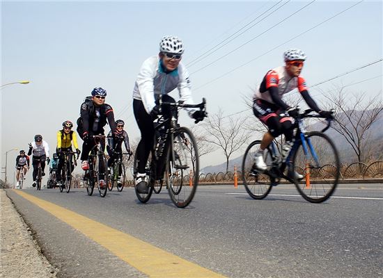 자전거 인구 1300만…한해 두 번은 넘어져 다친다