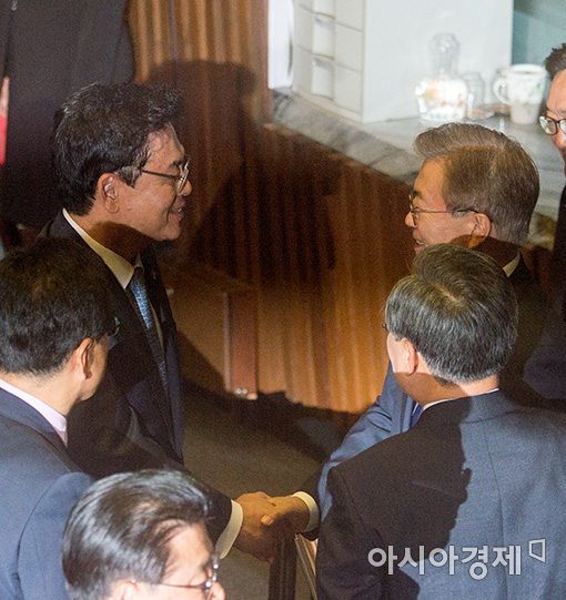 [포토]시정연설후 야당 찾아간 문재인 대통령