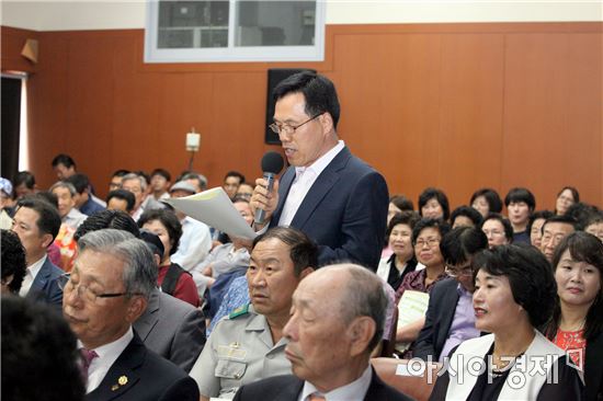 [포토]김성환 광주동구청장, ‘서남동 주민과의 대화’개최
