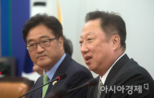 [포토]발언하는 박용만 대한상의 회장