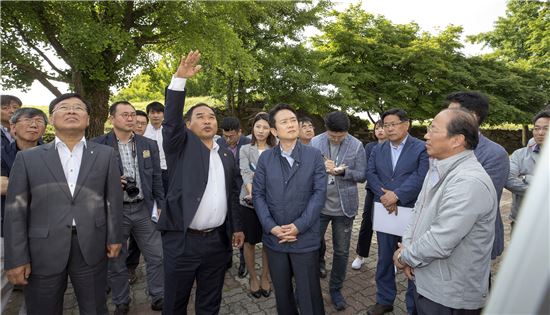 남경필 "남한산성 KT중계소 이전 검토해달라"