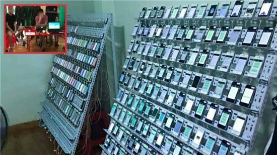 이번에 태국에서 적발된 '클릭팜'의 현장사진. 500대의 휴대전화와 35만개의 유심카드가 발견됐다. 이 클릭팜은 태국에서 판매되는 중국 제품의 인기도를 끌어올리는데 활용됐다.