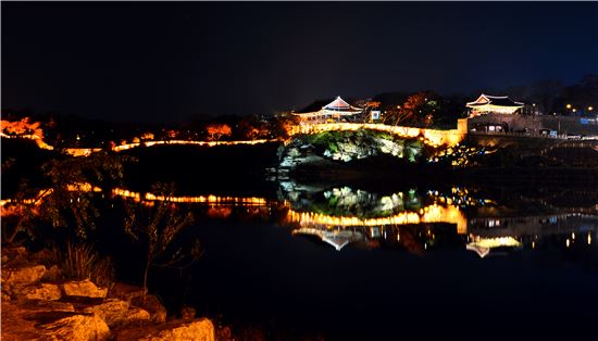 [여행만리]적벽(붉은불빛 진주성벽)이 그려낸 夜畵
