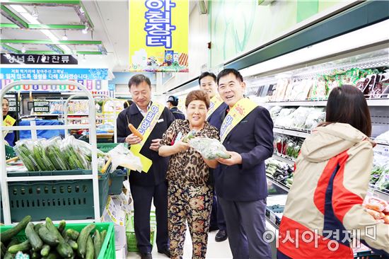 정남진장흥농협, ‘화끈한 화요 아침장터’ 운영