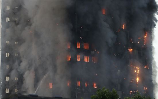 '런던화재' 건물 입주자들 "수년전부터 안전문제 제기했다"