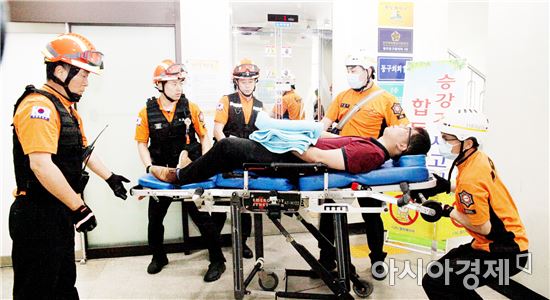 [포토]광주시 동구, 승강기 사고대응 합동훈련 실시
