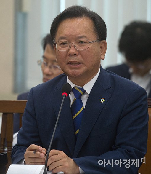 [2017국감]"공무원 17만명 증원 비현실적" vs "일자리 위해 필요"