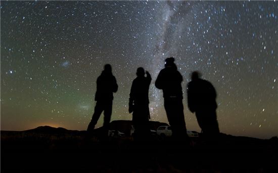 ▲4명의 남아프리카공화국 관측팀이 지난 3일 이른 아침 '2014 MU69'의 항성엄폐 현상을 관측했다.[사진제공=NASA/JHUAPL/SwRI/Henry Throop] 