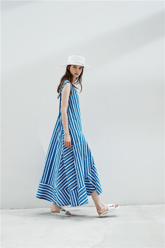 "벌써 휴가?" 럭셔리하면서 편한 '젯셋룩' 완판