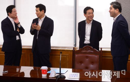 [포토]'거시경제금융회의에 앞서'