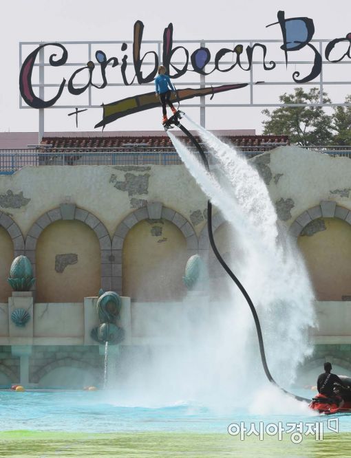 [포토]현란한 플라이보드 공중 묘기 