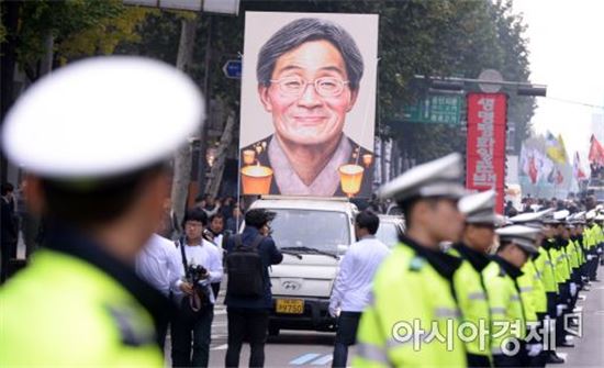 지난해 11월5일 오후 2시 고 백남기씨의 노제가 광화문 광장에서 시민들과 함께 열렸다/사진=아시아경제DB