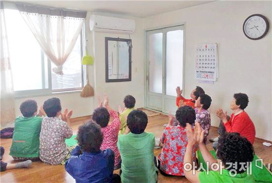 “무더위 비켜!” 장흥군 경로당 에어컨 설치 100%