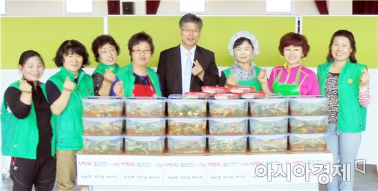 광산구 운남동 새마을단체 ‘사랑의 김치’전달