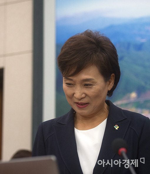 [포토]미소 짓는 김현미 후보자