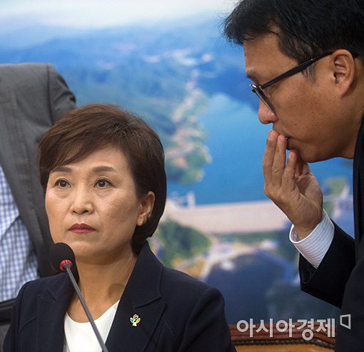 [포토]보고 받는 김현미 후보자