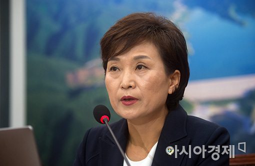 [포토]답변하는 김현미 후보자