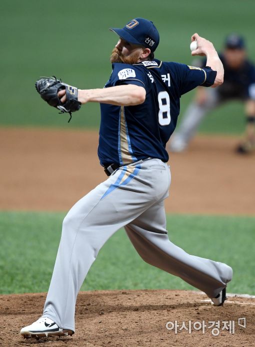 '13.1이닝 1실점' 해커, 준플레이오프 MVP