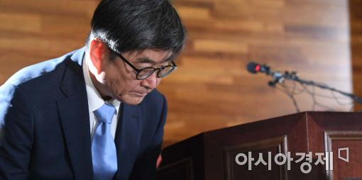 [포토]안경환, '청문회까지 사퇴할 생각 없어'