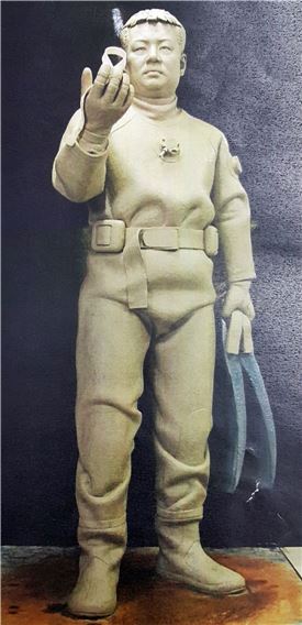 ‘세월호 의인’故 김관홍 잠수사 동상 진도군에 건립