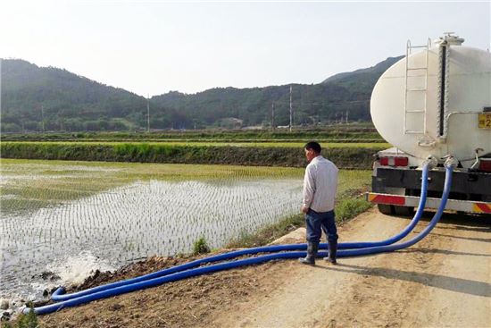 함평 푸르메한솔영농법인, 액비수송차이용  가뭄 긴급급수 지원 앞장