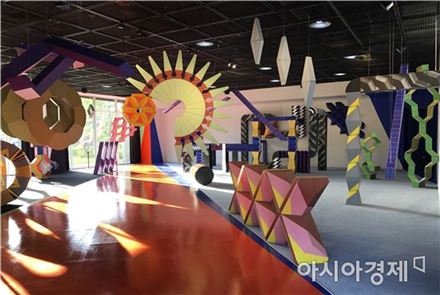 김용관_비대칭행렬_2017 [사진=수원시립아이파크미술관 제공]
