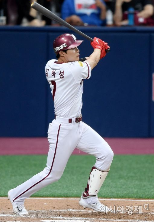 [포토]김하성, '승부의 추를 기울이는 그랜드슬램'